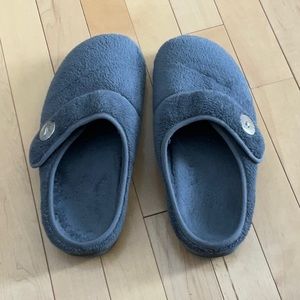 Vionic slippers